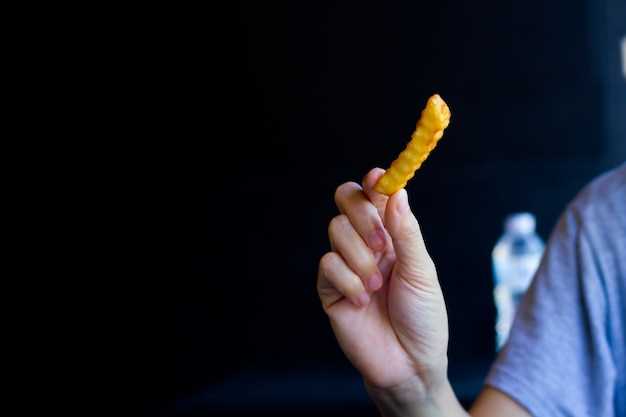 Почему пальцы желтеют от сигарет: причины и способы предотвращения