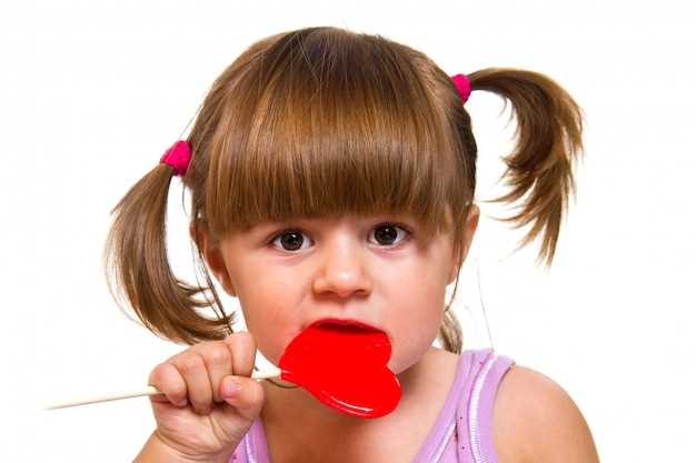 Возможные причины красного языка у ребенка